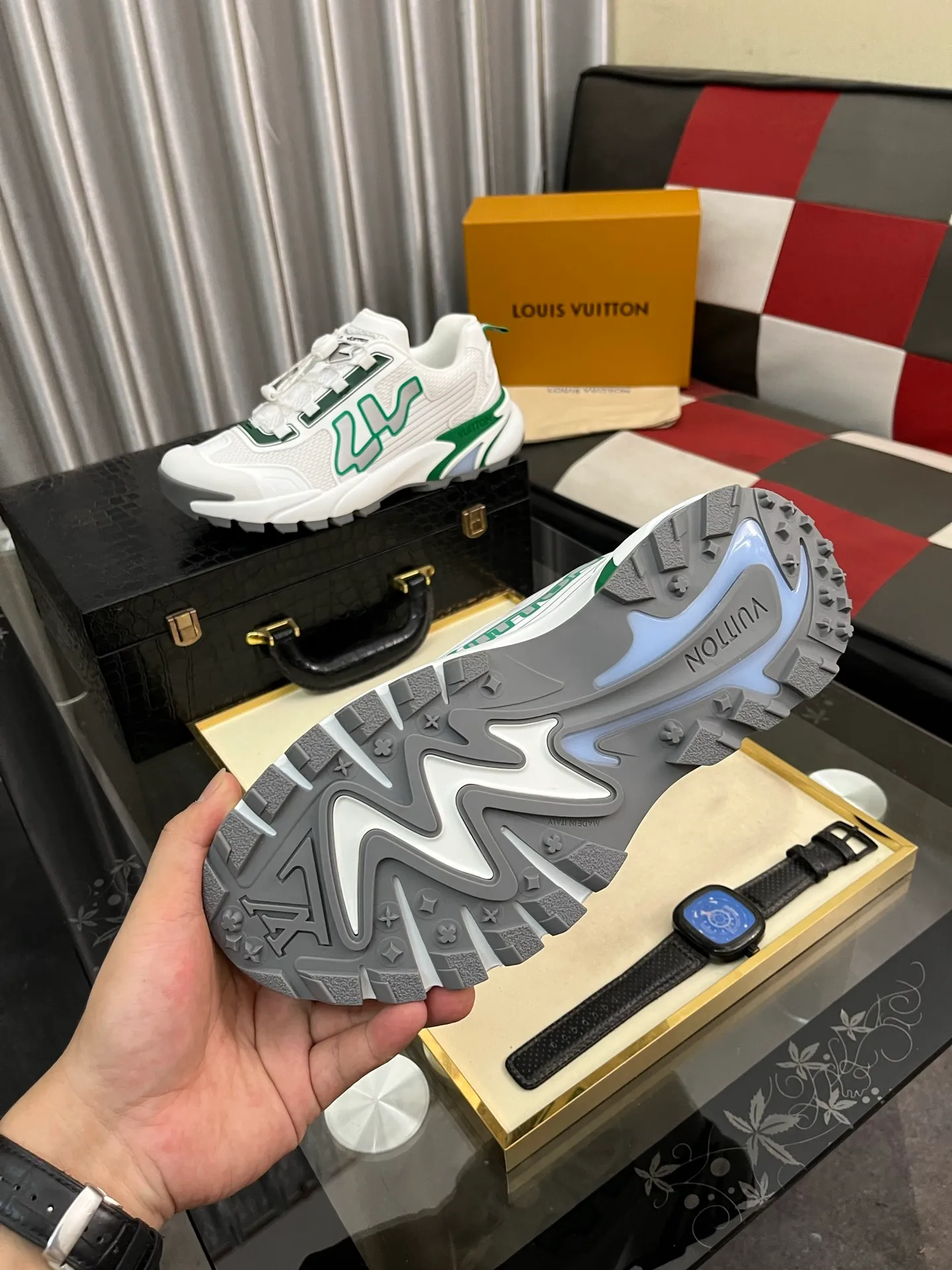 Men's shoes 💰780⌚️⌚️Top version [LOUIS VUITTON] Couple 🧑‍🤝‍🧑 Craftsman style Counter series (original order) New style 🍀LV Louis Vuitton - Top version LV classic high-top trendy shoes! Made of imported original craft calfskin, original breathable lining, and original wear-resistant, lightweight, high-end TPU outsole! High quality products! Code number: 36-457️⃣Colors available